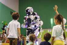 Rusia fracasa en la robtica: un disfraz de 3600 euros, un ridculo en TV y un humanoide que se desploma en directo