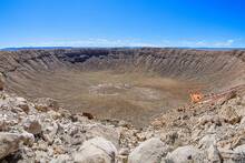 Científicos descubren en China el mayor cráter 'moderno' de la Tierra: '1.000 metros de diámetro y 11.000 años de antigüedad'