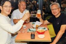 Una foto de Jensen Huang cenando pollo en Seúl hace subir las acciones un 30% y Nvidia cierra acuerdos millonarios de chips
