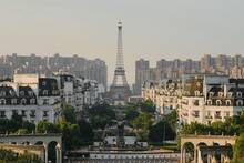 La París china que visitan cientos de españoles cada año: '31 km2 de barrio que incluyen una Torre Eiffel de 108 metros'