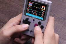 BittBoy, la nueva portátil retro para jugar a NES, Game Boy y Game Boy Color