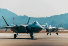 Harry J. Kazianis, exdirector de Seguridad Nacional: 'El J-35 chino supera al F-35 de EEUU, la supremacía militar está en juego'