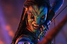 Zoe Salda�a de 'Avatar' est� a un paso de convertirse en la actriz m�s taquillera pero 'Avengers: Doomsday' podr�a impedirlo