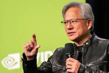 Jensen Huang, CEO de NVIDIA: 'En EE.UU. levantan un centro de datos en 3 años y en China un hospital en solo un fin de semana'