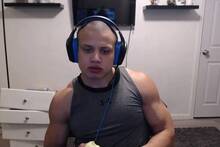 Tyler1 la vuelve a liar rompiendo sus auriculares y asustando a su gato en pleno directo