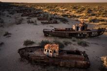 El mar de Aral, convertido en desierto, es un desolador cementerio de barcos por una tr�gica historia