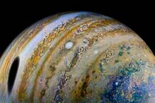 Cient�ficos confirman que J�piter es m�s peque�o de lo estimado y tiene una forma distinta: 'Los textos deber�n ser revisados'