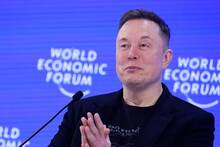 �Adi�s a Marte? Elon Musk (54) aparca sus planes y confirma que busca construir ciudades en la Luna: 'Es mucho m�s barato'