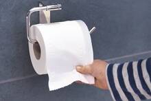 Ya es oficial: Europa 'pone fin' al papel higiénico y propone una alternativa a la limpieza sanitaria