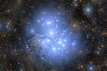 Astr�nomos descubren una 'galaxia azul' a 13 millones de a�os luz con estrellas gigantes al borde de colapsar en agujeros negros