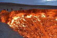 Un cr�ter que arde desde 1971, calles lujosas de m�rmol blanco y sin gente: la ciudad donde est�n prohibidos los coches negros