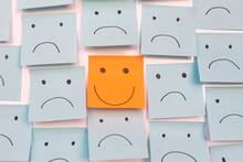 Claude Steele (80), psic�logo, sobre el pensamiento positivo: 'Decir 'elijo la felicidad' funciona en algunos contextos'