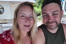 Una pareja escocesa compra un cortijo con 100 olivos en Almer�a por 40.000 euros y pone placas solares: 'Luz y aceite gratis'