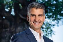 Es oficial: Disney elige a Josh D'Amaro como CEO tras arrasar en los parques tem�ticos y promete mejorar el legado de Bob Iger