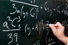 Un matem�tico lo confirma: la nueva f�rmula universal que resuelve ecuaciones consideradas imposibles desde hace m�s de 200 a�os