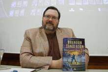 Brandon Sanderson (50) quiere evitar el caos de Hollywood con 'Nacidos de la bruma' y copiar la f�rmula de James Gunn