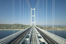 Italia aprueba un megapuente de 3,3 km y 399 m de altura: 13.500 millones de euros para unir Sicilia con la península.