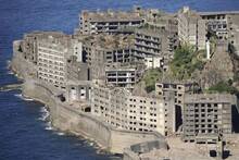 En 1890 una empresa japonesa compr� una isla y construy� una ciudad extrema para 5.000 trabajadores, ahora abandonada