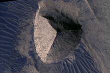 Descubren una 'pir�mide masiva' en Marte y desatan teor�as sobre civilizaciones alien�genas en el planeta rojo