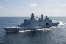 Con 137 metros de eslora y con capacidad para transportar tanque Leopard II, el HDMS Absalon redefine la guerra naval