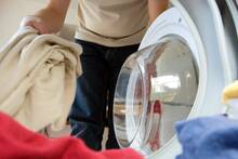 Confirmado por los expertos: lavas mal la ropa del gimnasio y eso puede ser un problema grave e 'invisible'