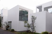 Adi�s a la crisis de vivienda, Jap�n convierte 290 m2 en un mini-barrio: diez casas sin muros altos y con jardines