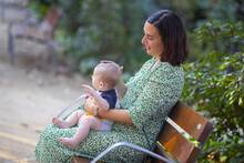 Hacienda lo confirma: la ayuda de hasta 1.200 euros en la declaraci�n de la Renta que pueden pedir muchas madres en Espa�a