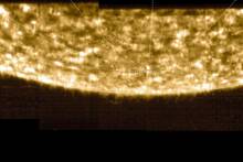 La NASA fotograf�a por primera vez el polo del Sol y descubre un campo magn�tico hecho un caos que asusta a los cient�ficos