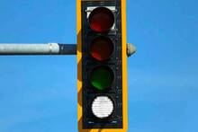 Los expertos coinciden: hay que cambiar todos los sem�foros de Europa con una cuarta luz y cambiar el tr�fico urbano