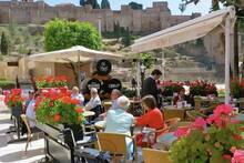 Ya ha entrado en vigor: multas de 50.000 euros para restaurantes y bares que monten terrazas en plena ola de calor este verano