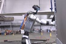 Jap�n desaf�a las normas: construye un ej�rcito de robots humanoides para solucionar la falta de mano de obra en sus aeropuertos