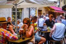 Espa�a cambia las normas: obliga a restaurantes y bares a cobrar un importe extra por cada botella o envase en 2026