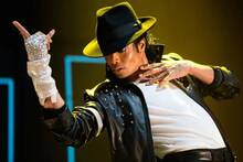 El biopic de Michael Jackson se retras� un a�o para evitar la parte m�s pol�mica de su vida: regrabar el final cost� 15 millones