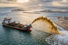 Holanda da una lecci�n a Espa�a: vierte 4,16 millones de toneladas de arena en el mar para luchar contra el cambio clim�tico