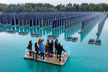 Alemania da una lección a España: crea una planta de 2500 placas solares flotantes que produce energía cuando más se consume