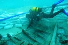 España da una lección de gran valor histórico: hallan intacta la quilla de una embarcación romana oculta durante 1700 años
