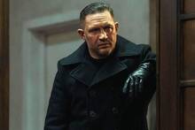 Giro inesperado: Tom Hardy no ha sido despedido de su gran serie de mafias y la temporada 3 está sobre la mesa