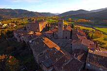 El pueblo medieval perfecto para visitar en verano: Conjunto Hist�rico rodeado de volcanes dentro de un parque natural protegido