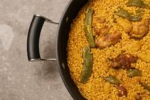 Los chefs españoles coinciden: 'La auténtica paella no mejora con más azafrán, sino con un ligero toque de aceite caliente'