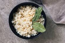 Los mejores chefs espa�oles coinciden: 'El arroz blanco no se cuece en agua, el truco est� en 3 ajos, 2 hojas de laurel y caldo'
