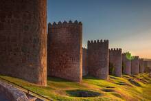 El municipio perfecto para pasear a pie por su muralla medieval: 87 torreones, 9 portones y Patrimonio Mundial