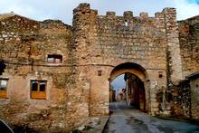 El pueblo medieval ideal para una escapada de primavera: espectacular Conjunto Histórico-Artístico del XV y refugio de buitres