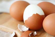 Los chefs espa�oles coinciden: 'Para pelar los huevos duros, no uses agua con hielo; usa 15 ml de vinagre y 10 g de sal'
