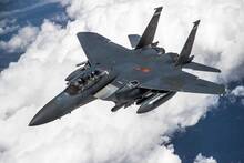 El extra�o testimonio de un piloto de EEUU: sobrevivi� a un derribo en Ir�n y vio 'un enjambre de drones con forma de medusa'