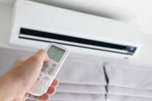 Los expertos coinciden: limpiar los filtros y poner el aire acondicionado entre 24 y 26 grados reduce el enfermar este verano