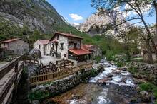 El pueblo español perfecto para recorrer a pie: fundado en la Edad Media, Espacio Natural Protegido y con solo 34 habitantes
