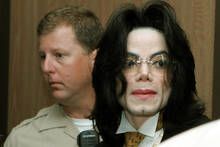 Michael Jackson desata una nueva guerra cultural con su serie de Netflix: 'Una campaña de difamación por el beneficio económico'