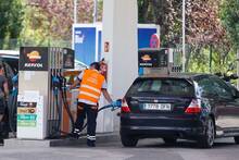 Ya es oficial: si tienes un coche diésel, llenar el depósito será más caro que usar gasolina de forma permanente