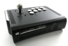 Transforman una Xbox 360 en un arcade stick de PS4