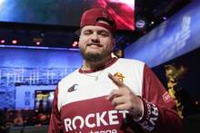OLARRY, superviviente del Tiroteo de Jacksonville, gana el premio al mejor momento de los esports